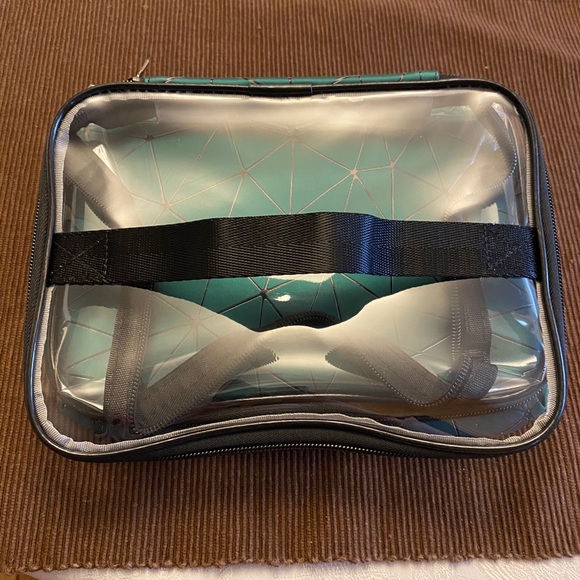 Makeup/travel bag - Picture 1 of 6